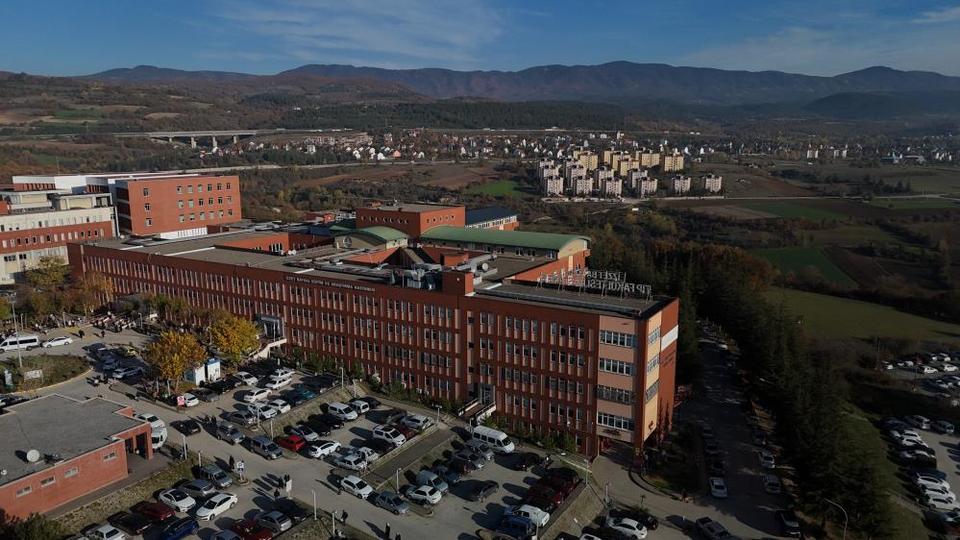 Kompresör şakası tekrarlandı: İşçinin kalın bağırsağı patladı