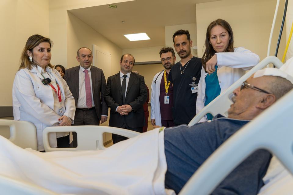 Beyin piliyle gelen ikinci hayat: Dev güç birliği Salih amcayı yürüttü