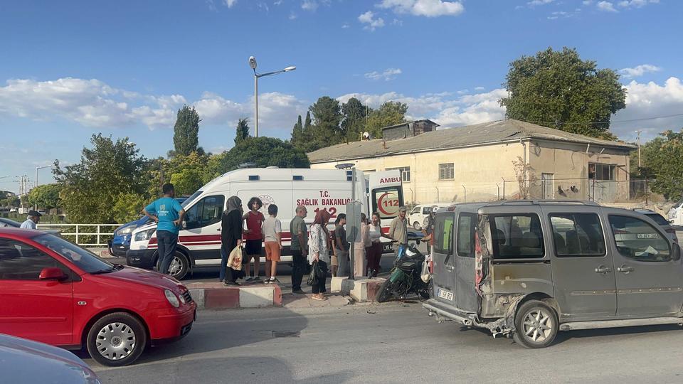 Otomobil ile motosiklet çarpıştı: 1 yaralı