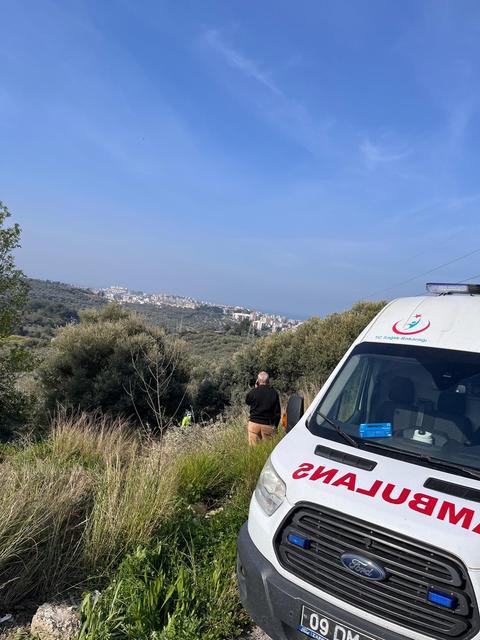 KUŞADASI'NDA ARAÇ ŞARAMPOLE YUVARLANDI: 1 YARALI