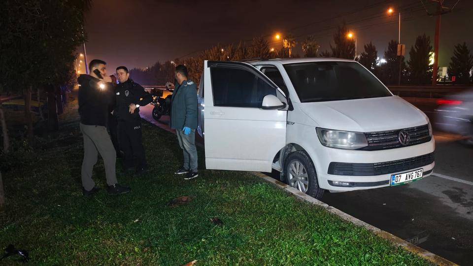 ANTALYA'DA BİR KİŞİ PARK HALİNDEKİ ARAÇTA ÖLÜ BULUNDU