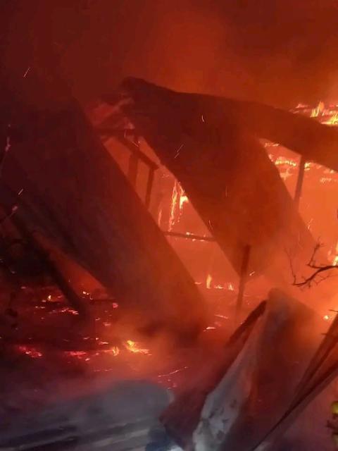 Baraka alevlere teslim oldu