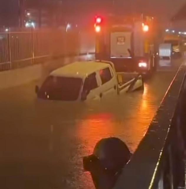 Su dolu alt geçitte hayatını kaybeden sürücü son yolculuğuna uğurlandı