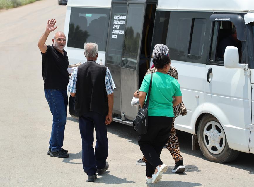 ADANA'DA TAHLİYELER BAŞLADI: CEZAEVİNDEN ÇIKANLAR YAKINLARIYLA HASRET GİDERDİ