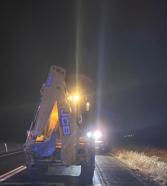 DİYARBAKIR'DA MOTOSİKLET İŞ MAKİNESİNE ARKADAN ÇARPTI: 1 ÖLÜ