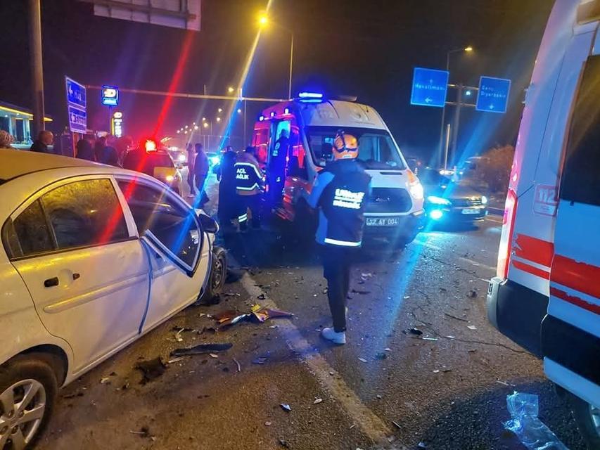 İki otomobil çarpıştı: 4 yaralı