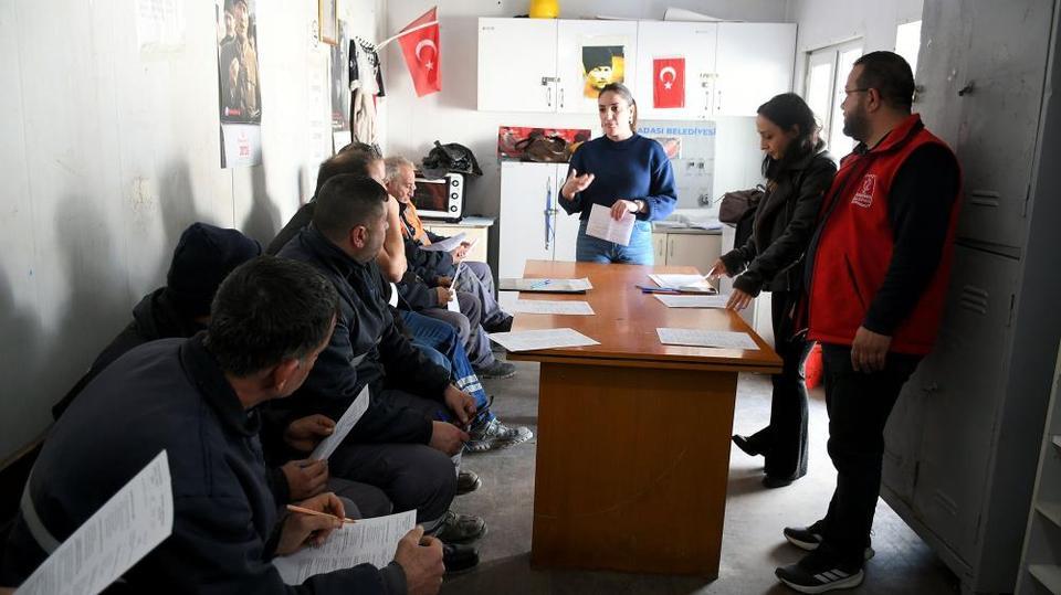 Kuşadası Belediyesi’nden personeline İş Sağlığı ve Güvenliği Eğitimi