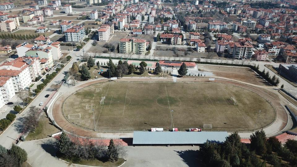 ACIPAYAM'DAKİ FUTBOL SAHASI FIFA STANDARTLARINA GETİRİLDİ