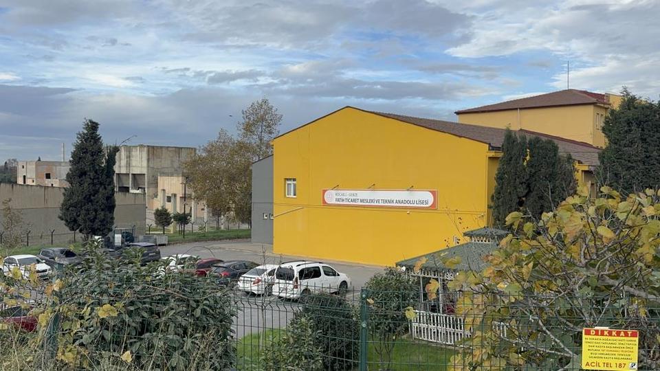 15 öğrenci zehirlenme şüphesiyle hastaneye kaldırıldı