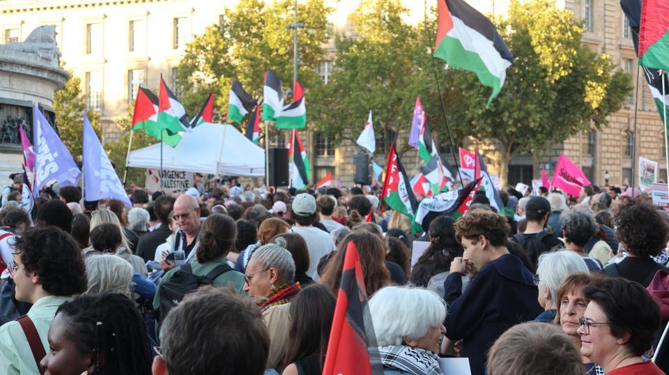 Binlerce kişi İsrail'in Gazze'ye saldırılarını protesto etti: "Katil Netanyahu, Filistin Filistinlilerindir"
