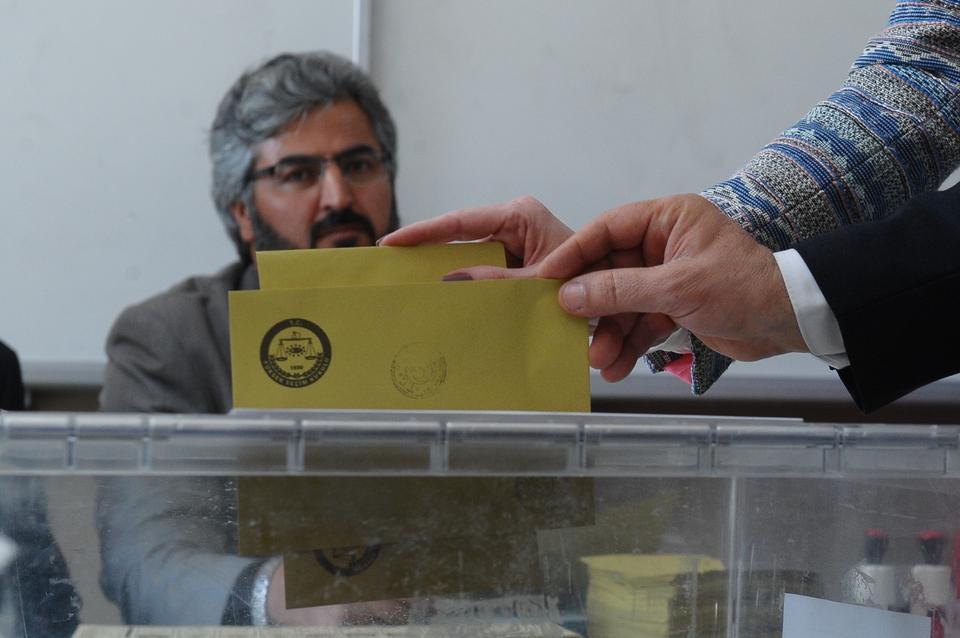 13 MİLYONU AŞKIN SEÇMEN SANDIĞA GİTMEDİ 2 MİLYON 200 BİN 42 OY GEÇERSİZ SAYILDI