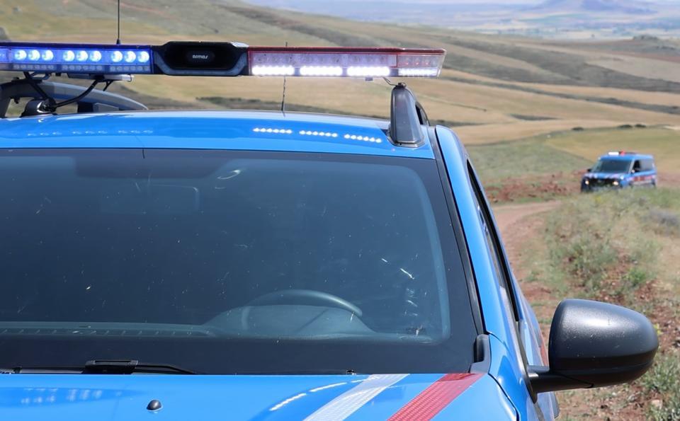 Eşini babasının mezarı başında öldürdü