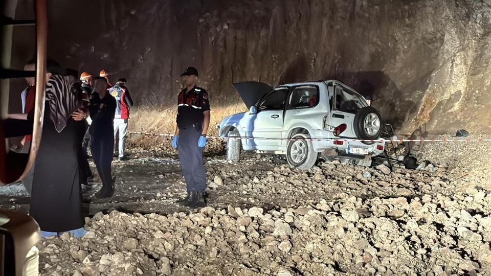 Cip 15 metrelik uçurumdan uçtu: 2 sevgili hayatını kaybetti, 1 yaralı