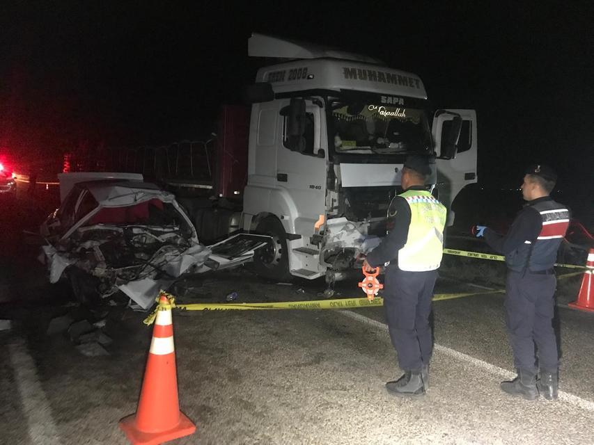 KONYA'DA TIR İLE OTOMOBİL ÇARPIŞTI: 1 ÖLÜ