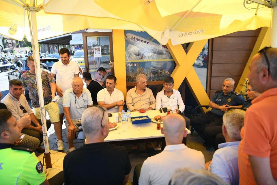 KUŞADASI PROTOKOLÜNDEN ARKADAŞLARINI KAYBEDEN TAKSİCİLERE TAZİYE ZİYARETİ