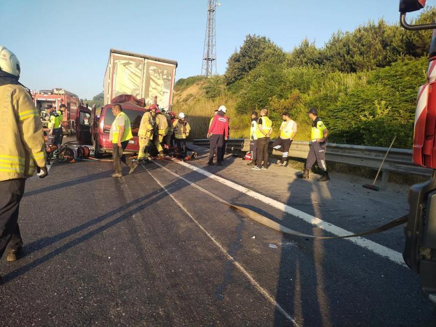 Otoyolda feci kaza: 1'i bebek 3 kişi hayatını kaybetti