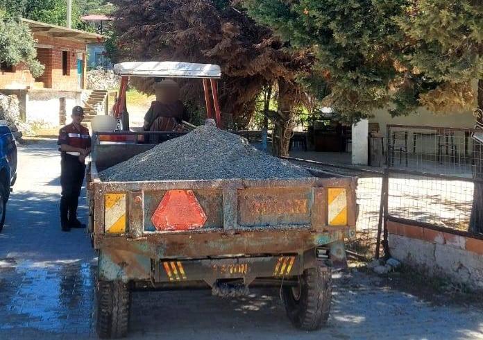 Koçarlı'da dere yatağından kum taşırken yakalandı
