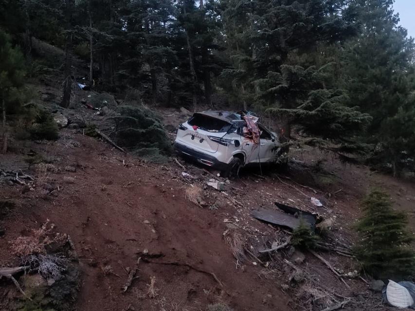 Dağ yolunda uçuruma yuvarlandılar: 2 ölü