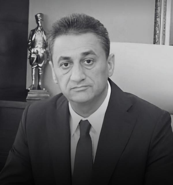 SİVAS'TA TRAFİK KAZASI GEÇİREN BİTLİS ESKİ VALİSİ EROL KARAÖMEROĞLU HAYATINI KAYBETTİ