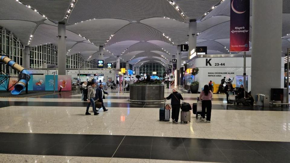 Bakan Uraloğlu açıkladı: Tüm uçuşlar askıya alındı