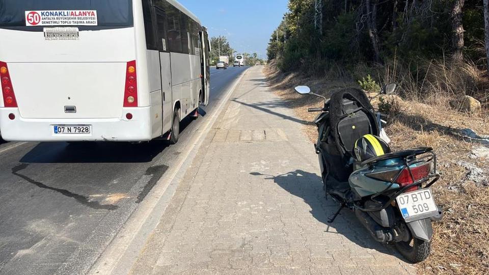Midibüsle çarpışan motosikletli yaralandı