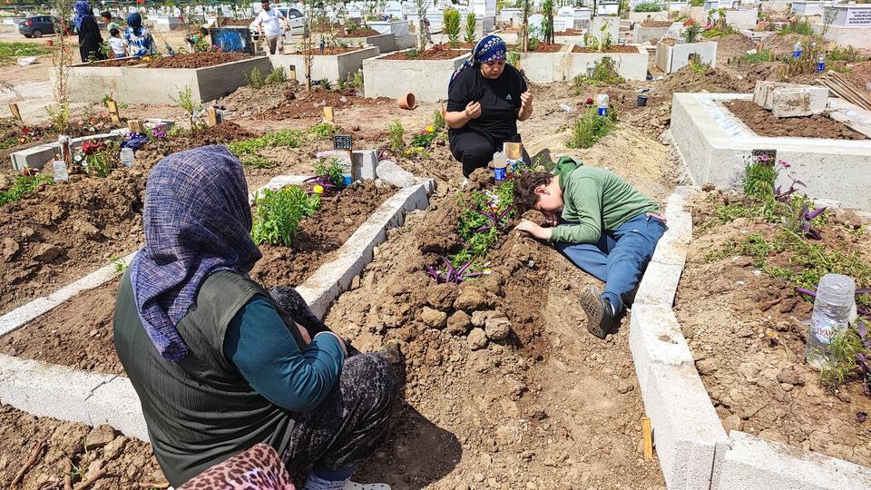 Kalp krizi vakasına giden ambulansın anahtarı kayboldu, çağrılan ikinci ambulansla götürüldüğü hastanede öldü