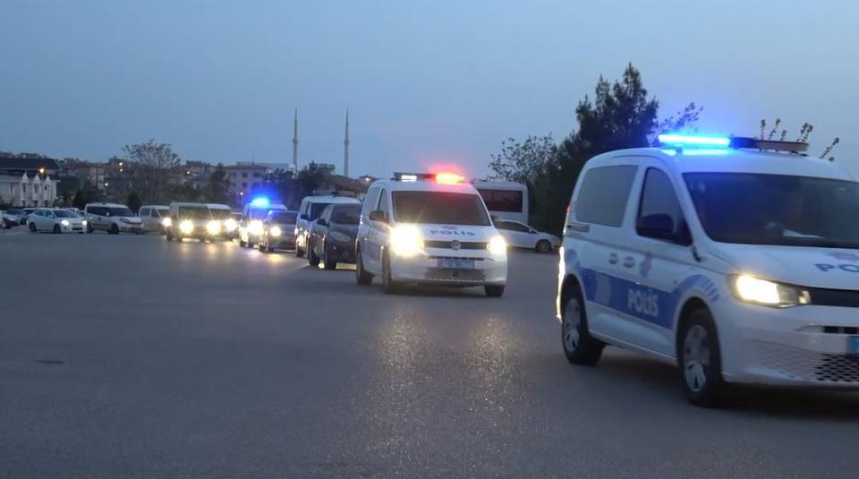İKİ SİLAHLI SUÇ ÖRGÜTÜNE YÖNELİK OPERASYONDA 73 ŞÜPHELİ GÖZALTINA ALINDI YAPILAN EŞ ZAMANLI OPERASYONLARDA 73 ŞÜPHELİ YAKALANIRKEN 59'U TUTUKLANARAK CEZAEVİNE GÖNDERİLDİ