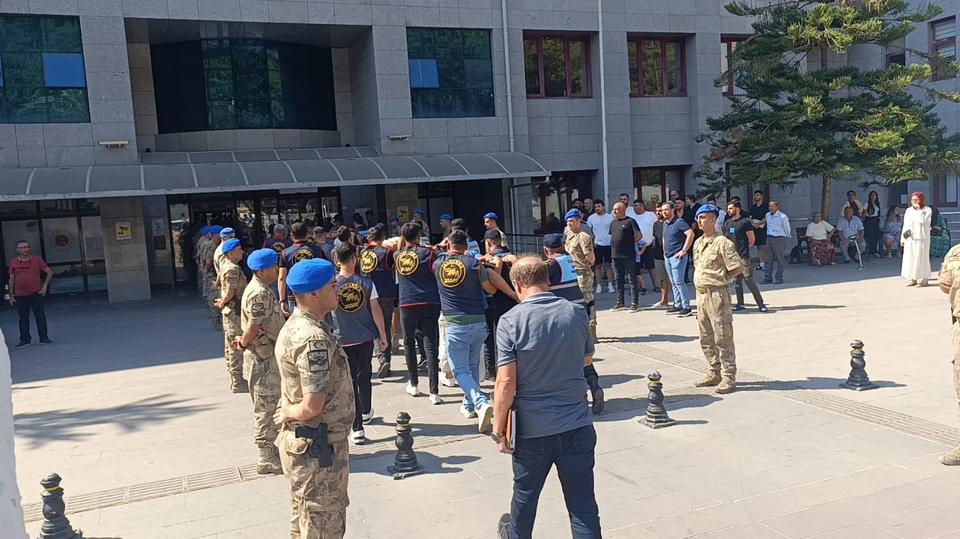 1’i turist 3 kişiyi yaralayan motosikletli şüpheliler yakalandı