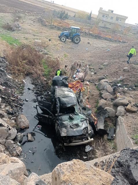 ŞIRNAK'TA OTOMOBİL ATIK SU KANALINA DÜŞTÜ: 1 ÖLÜ, 7 YARALI