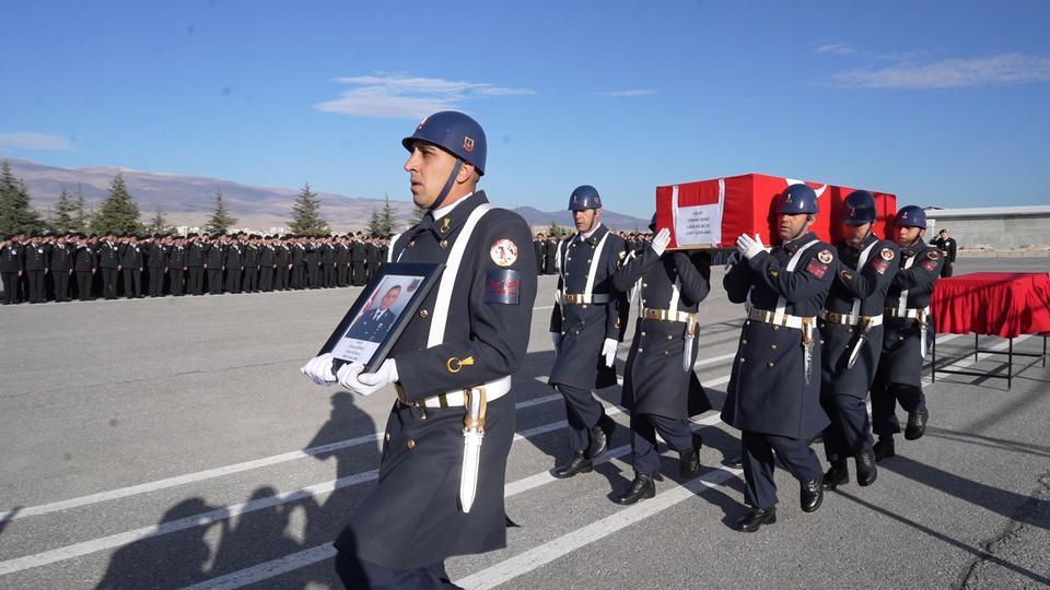 Vefat eden komutan için askeri tören düzenlendi