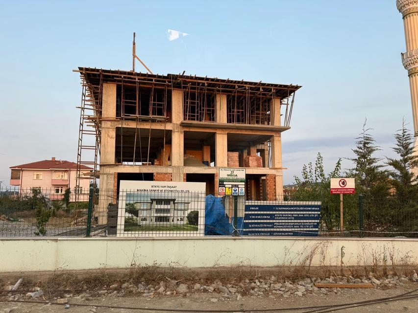 İnşaattan düşen işçi hayatını kaybetti