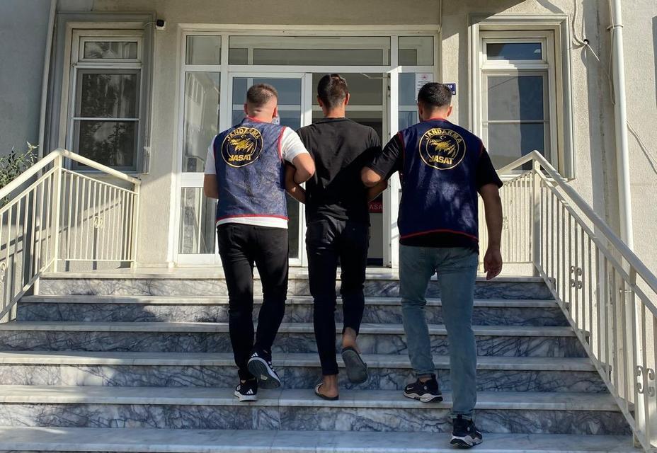 Aydın’da maskeli hırsız çaldığı televizyonla yakalandı