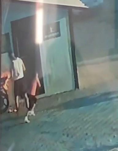 Park halindeki motosiklet alev aldı