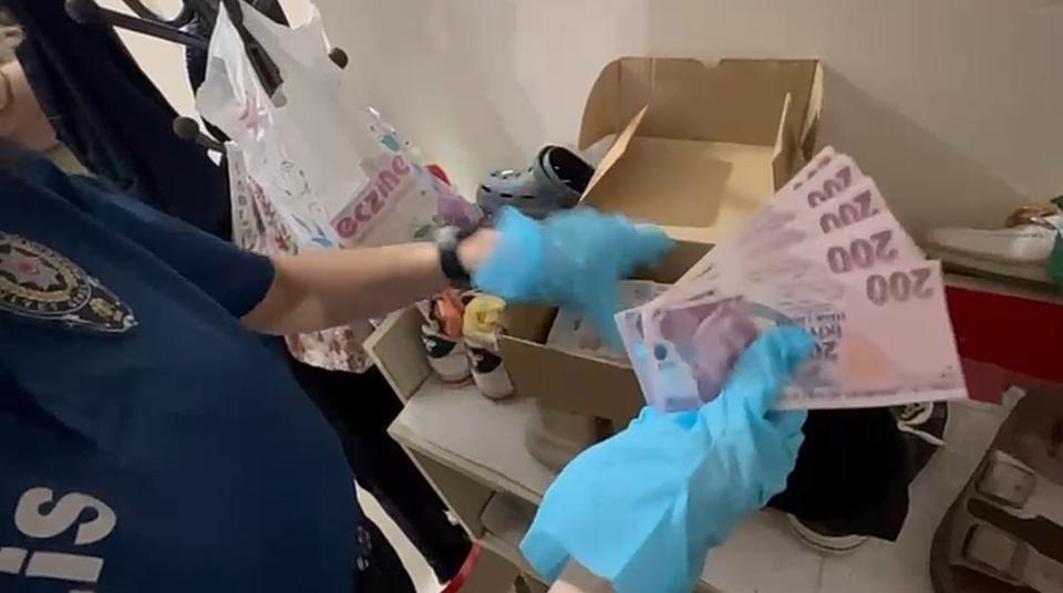 İZMİR'DE FETÖ/PDY'YE HÜCRE EVLERİ OPERASYONU: 40 GÖZALTI