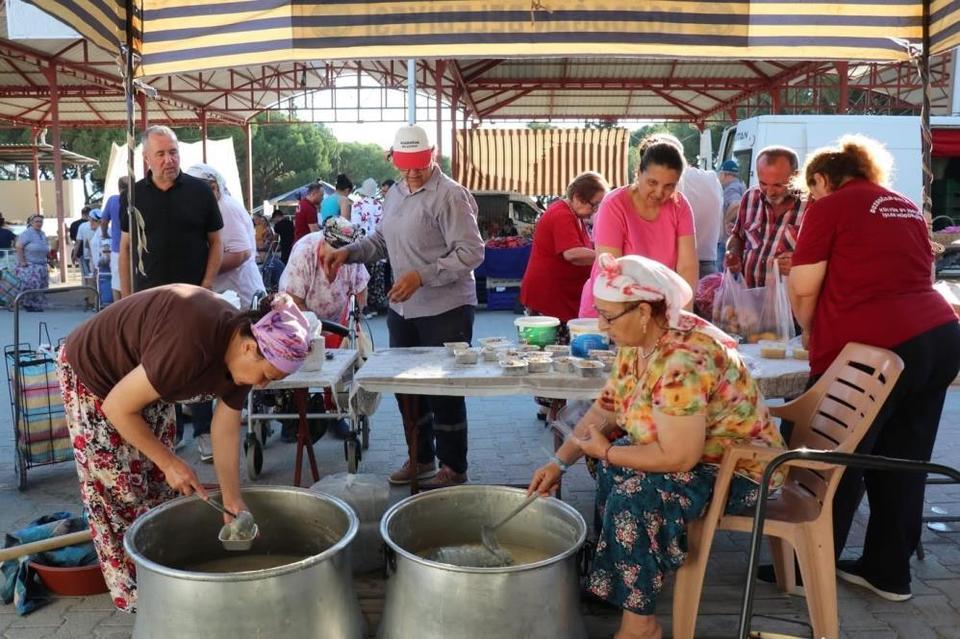 Bozdoğan Belediyesi'nden aşure ikramı