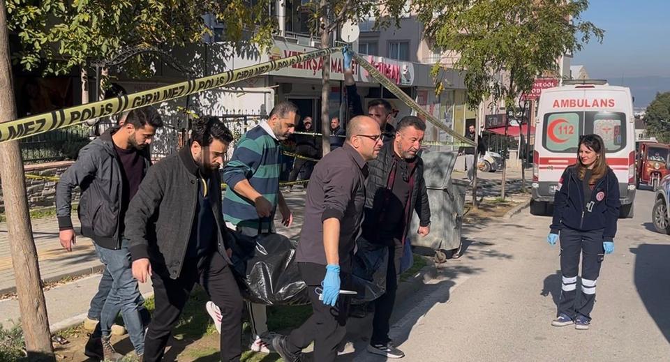 Önce eski sevgilisini sonra kendisini öldürdü