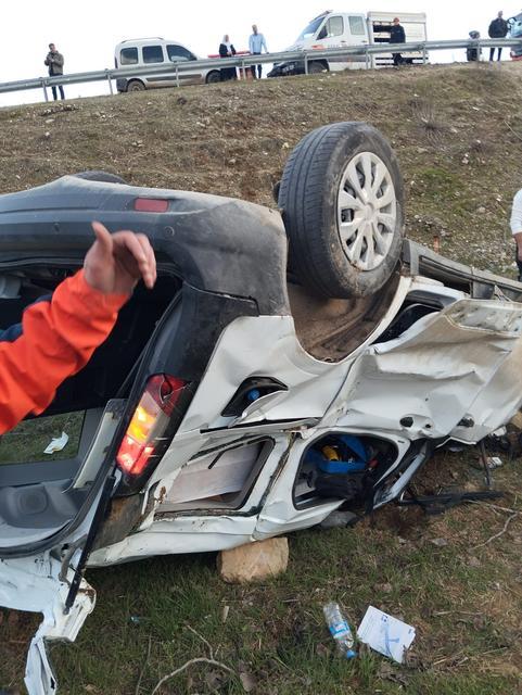 SİİRT'TE OTOMOBİL ŞARAMPOLE YUVARLANDI: 1 ÖLÜ, 2 YARALI