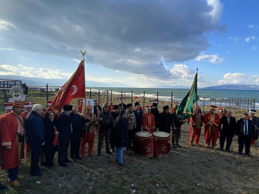 PATRİKHANE'YE MEHTERLİ CEVAP