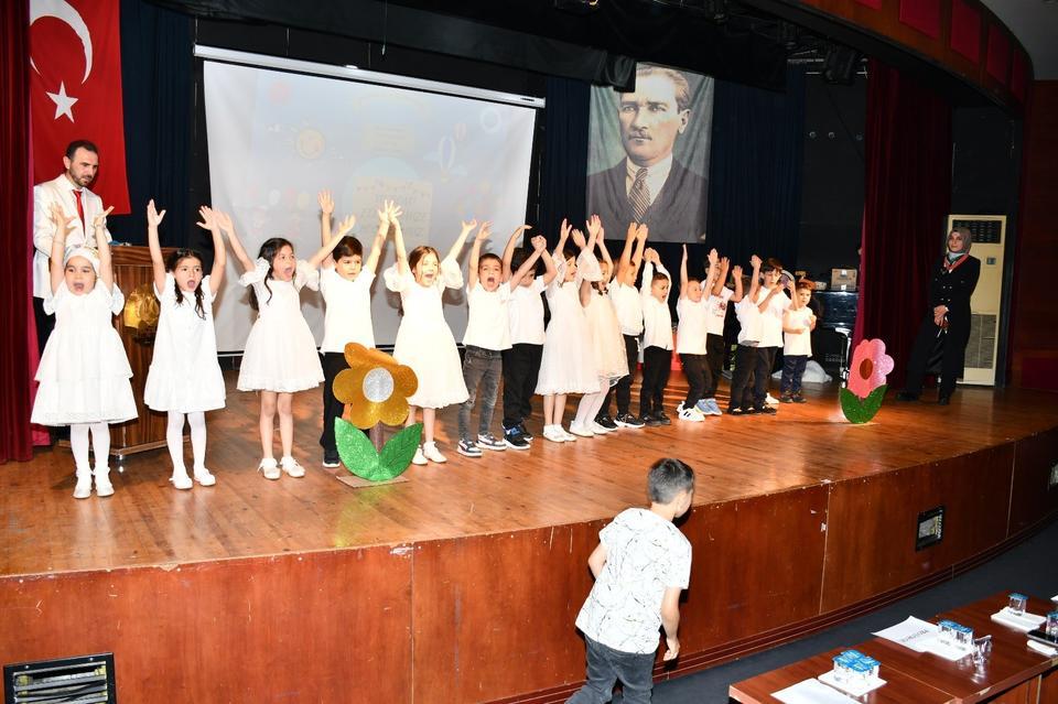 NAZİLLİ'DE MİNİKLERDEN YIL SONU PROGRAMI