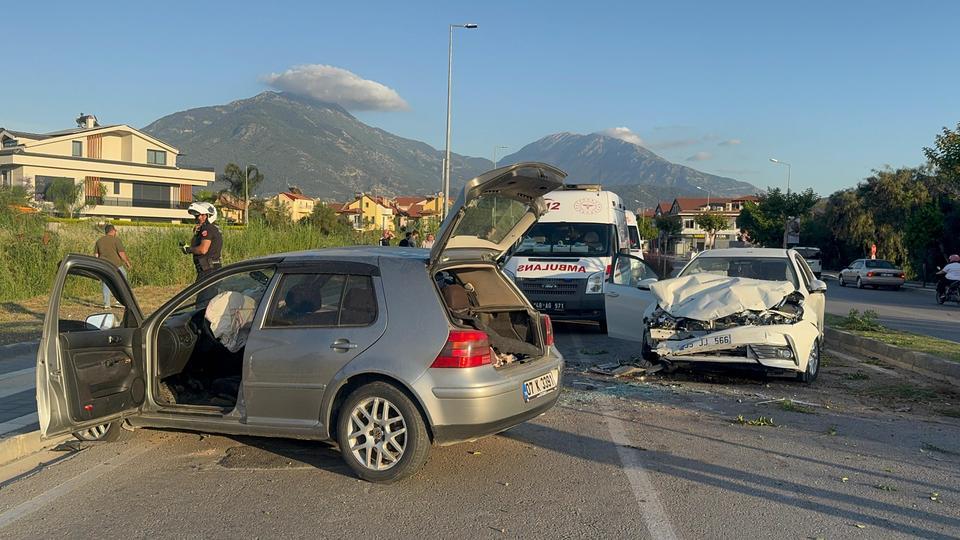 FETHİYE'DE TRAFİK KAZASI: 1 ÖLÜ, 3 YARALI