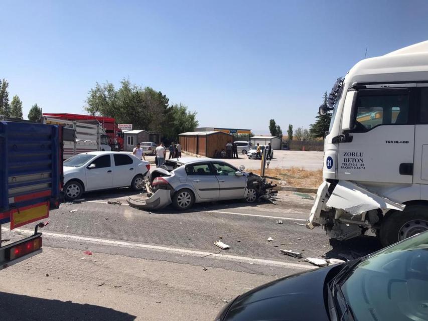 Zincirleme trafik kazası: 4 yaralı