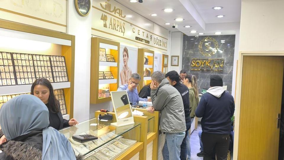 Kuyumcularda çeyrek altın tükendi