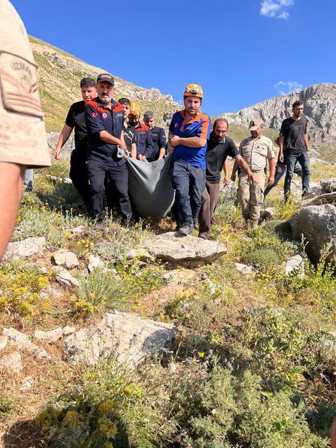 BATMAN'DA KEŞİF EKİBİNİ TAŞIYAN ARAÇ ŞARAMPOLE YUVARLANDI: 5 ÖLÜ