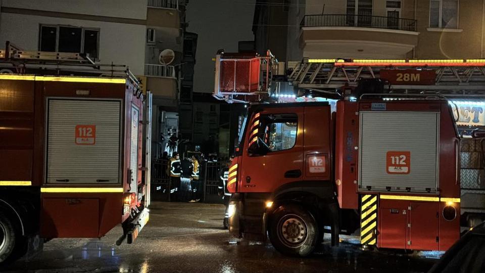 Apartmanda yangın paniği: 6 kişi dumandan etkilendi