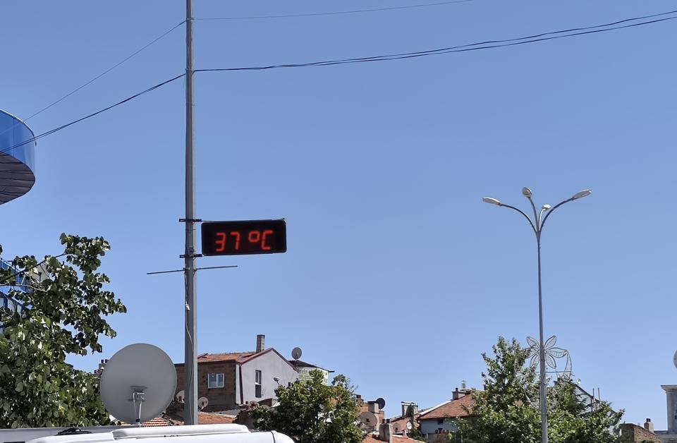 Şuhut'ta termometreler 38 derecelere kadar çıktı