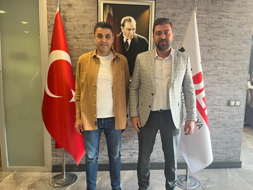 Zafer Partisi Efeler Belediye Başkan Adayı Şafak Ateş, gazeteci Emin Aydın’ın hazırlayıp sunduğu, tvDEN ekranlarında yayınlanan “Baş Başa” programının konuğu oldu.