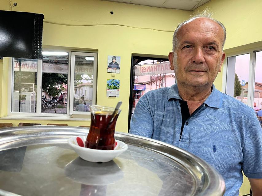 KAHVEHANE SAHİPLERİNİN REKABETİ MÜŞTERİYE YARADI AYDIN'IN BU MAHALLESİNDE ÇAYA 3 YILDIR ZAM YAPILMIYOR