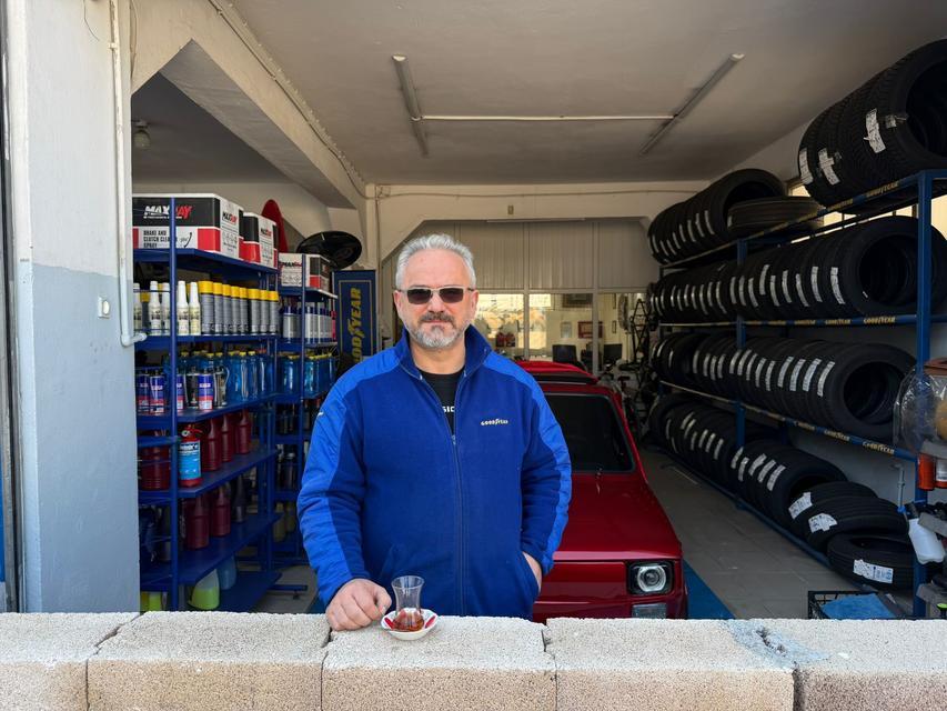 Dükkanın önüne duvar ördü, kiracısı isyan etti: "Bizi açık cezaevine çevirdi"