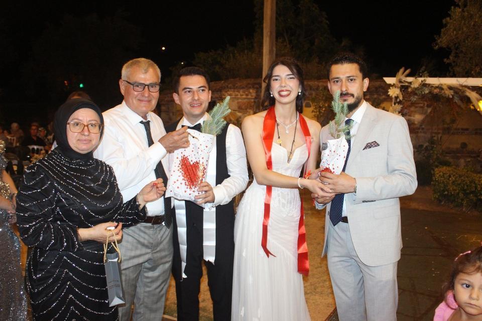 Manisalı çiftten takdir toplayan hareket