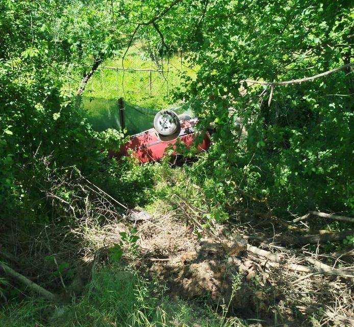 SAKARYA'DA OTOMOBİL ŞARAMPOLE UÇTU: KARI-KOCA YARALANDI